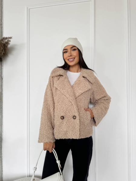 Жіноча коротка шуба з букле бежевого кольору 29805