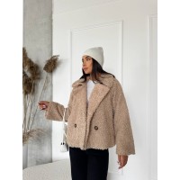 Женская короткая шуба из букле бежевого цвета 29805