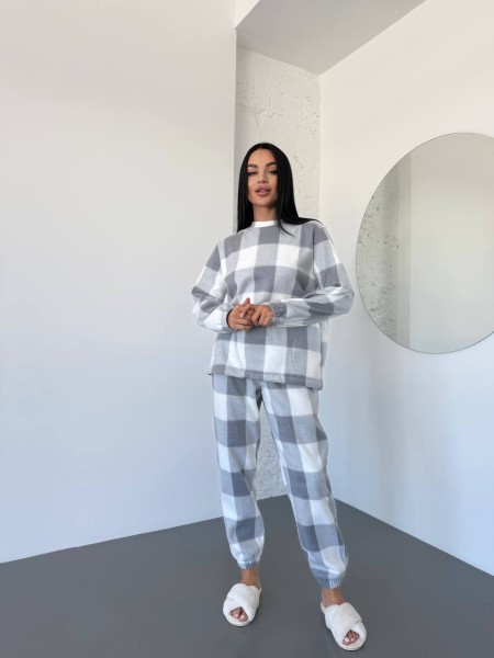 Жіночій теплий костюм  для дому в клітку сiрого кольору 29815