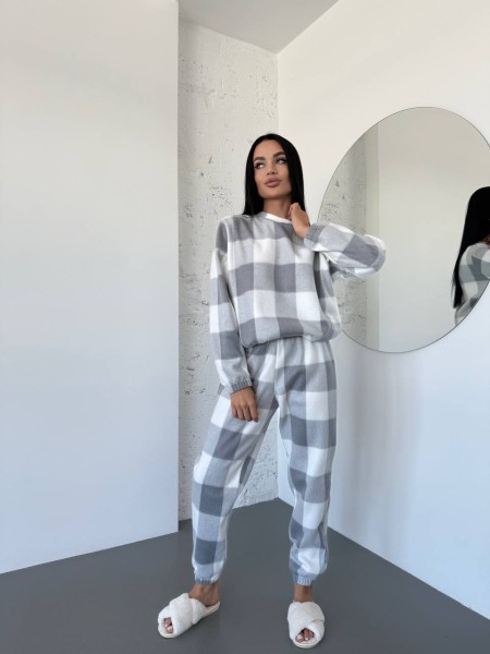 Жіночій теплий костюм  для дому в клітку сiрого кольору 29815