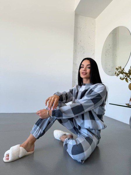 Жіночій теплий костюм для дому в клітку графiтового кольору 29816