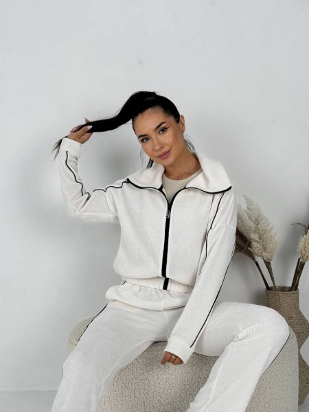 Женский спортивный костюм с капюшоном молочного цвета 29848