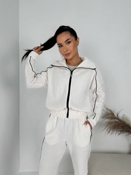 Женский спортивный костюм с капюшоном молочного цвета 29848
