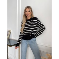 Жіночий короткий светр у смужку чорного кольору 29867