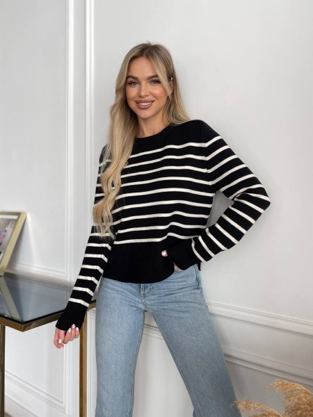 Жіночий короткий светр у смужку чорного кольору 29867