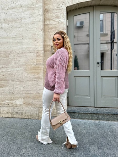 В'язаний жіночий светр пудрового кольору 29898