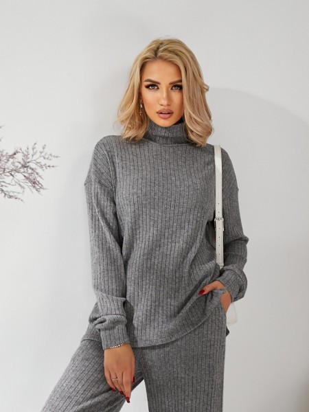 Женский вязаный костюм серого цвета 29952