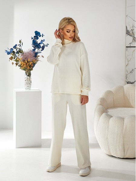 Женский вязаный костюм молочного цвета 29953