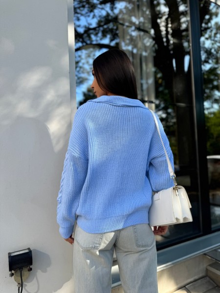 Жіноча кофта з відкладеним коміром блакитного кольору 29955