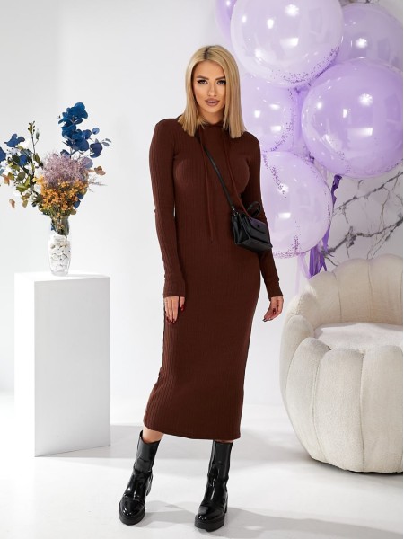 Длинное платье с капюшоном коричневого цвета 29998