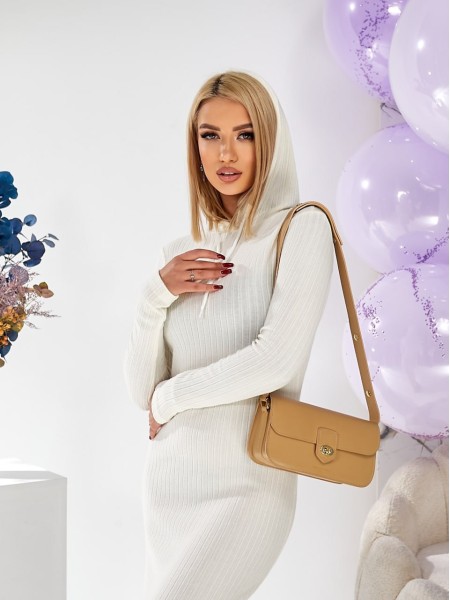 Длинное платье с капюшоном молочного цвета 30000