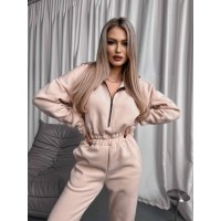 Теплий жіночий комбінезон бежевого кольору 30018