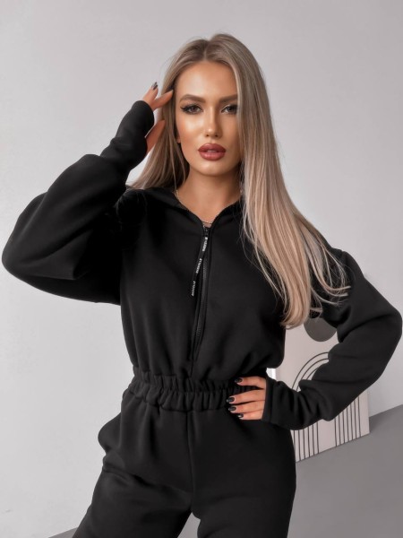 Теплый женский комбинезон черного цвета 30019