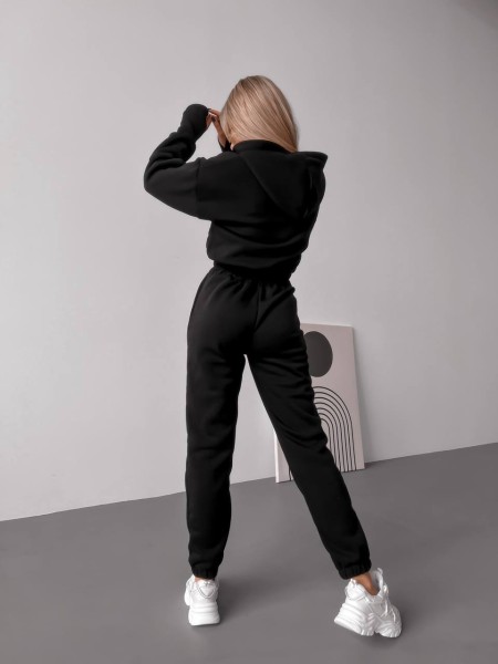 Теплый женский комбинезон черного цвета 30019