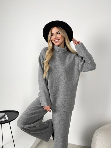 Жіночий ангоровий костюм сiрого кольору 30027