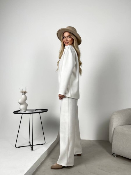 Жіночий ангоровий костюм молочного кольору 30028