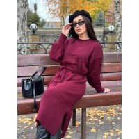 Теплое платье с поясом бордового цвета 30082