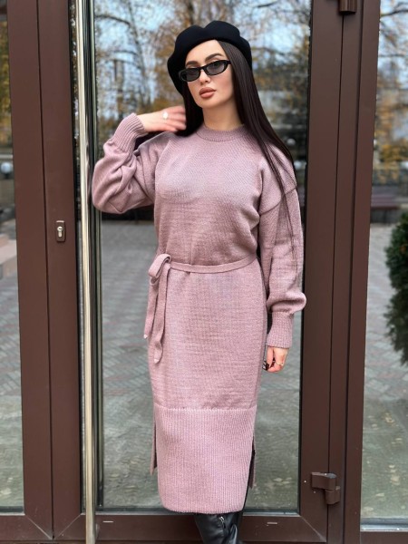 Тепла сукня з поясом пудрового кольору 30085