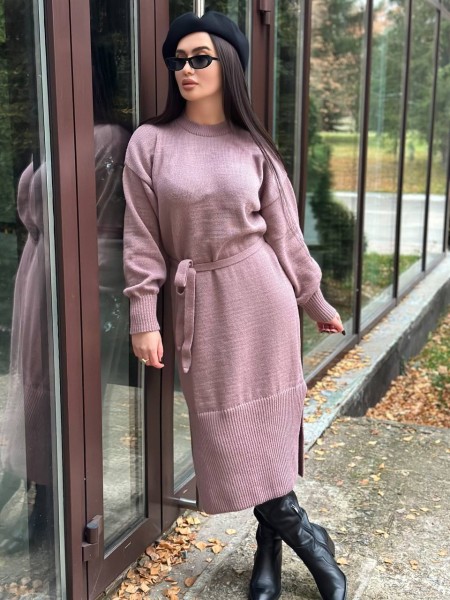 Тепла сукня з поясом пудрового кольору 30085