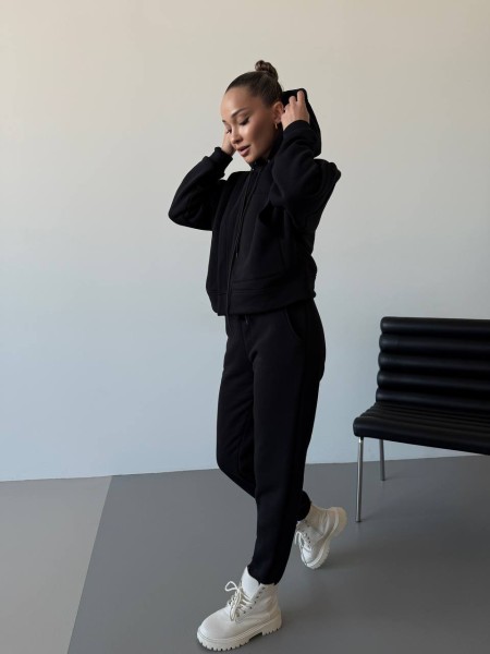 Женский спортивный костюм на флисе черного цвета 30108