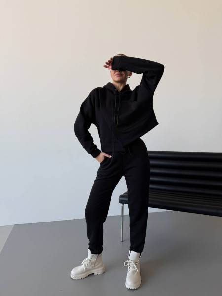 Женский спортивный костюм на флисе черного цвета 30108