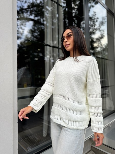 Жіночий базовий светр молочного кольору 30182