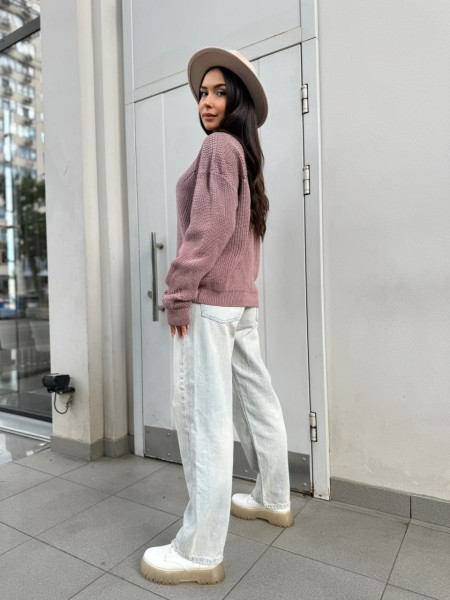 Класичний жіночий светр пудрового кольору 30186