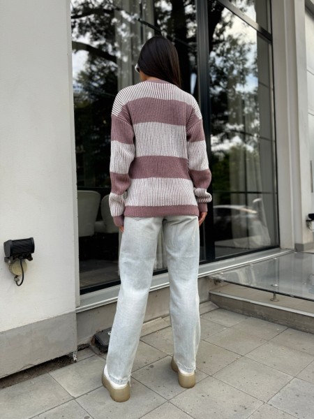 Жіночий трикотажний светр пудрового кольору 30193