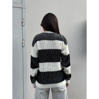 Жіночий трикотажний светр чорно-білого кольору 30194