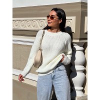 Жіночий однотонний светр молочного кольору 30202