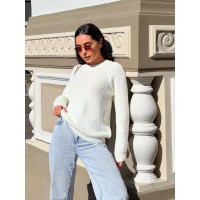 Жіночий однотонний светр молочного кольору 30202