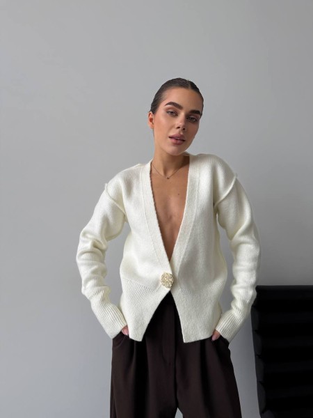 Укорочений кардиган на гудзику молочного кольору 30272
