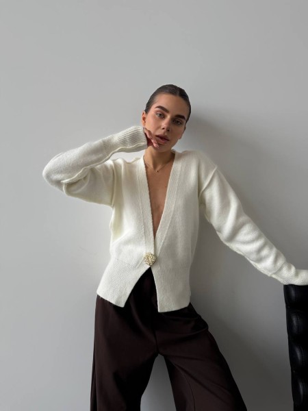 Укорочений кардиган на гудзику молочного кольору 30272