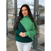 Женский свитер с горловиной зеленого цвета 30291