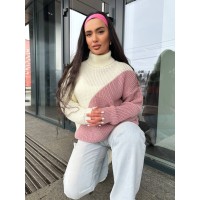 Женский свитер с горловиной молочно-пудрового цвета 30292