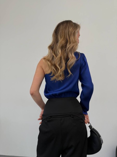 Шовковий боді на одне плече синього кольору 30320