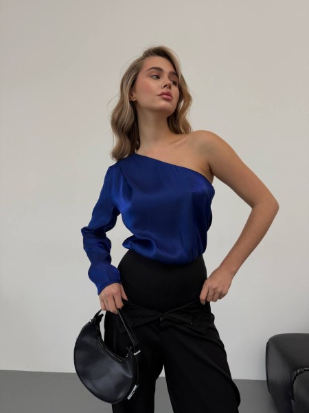 Шовковий боді на одне плече синього кольору 30320