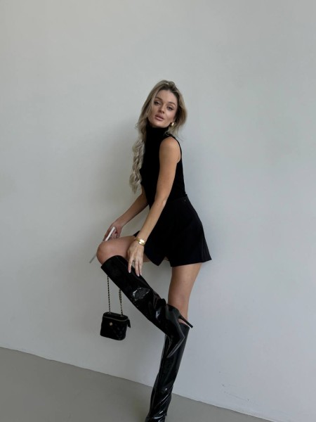 Жіночі короткі шорти-спідниця чорного кольору 30360