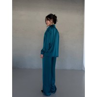 Жіночий шовковий костюм смарагдового кольору 30411