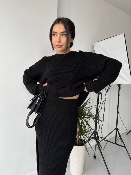 Женский теплый костюм с юбкой черного цвета 30417