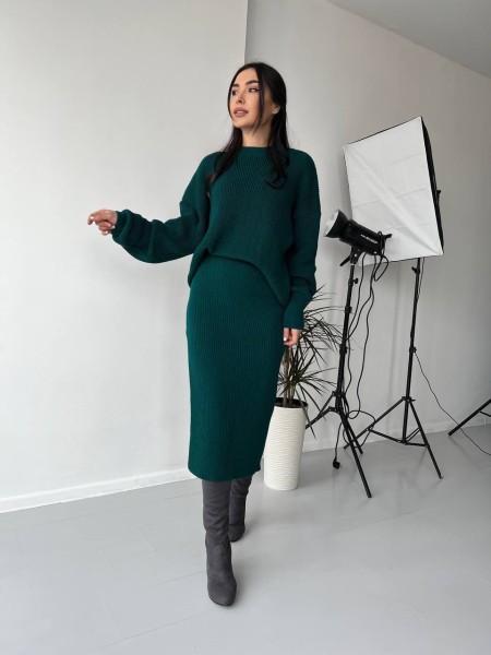 Женский теплый костюм с юбкой изумрудного цвета 30418