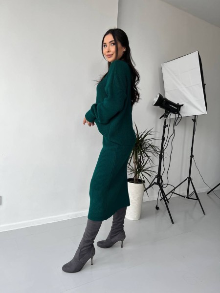 Женский теплый костюм с юбкой изумрудного цвета 30418