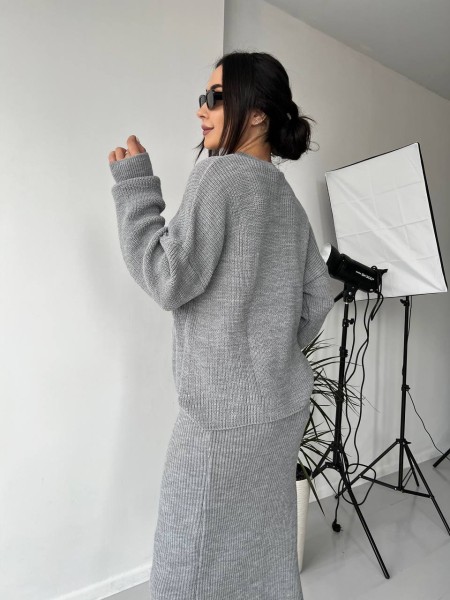 Женский теплый костюм с юбкой серого цвета 30419