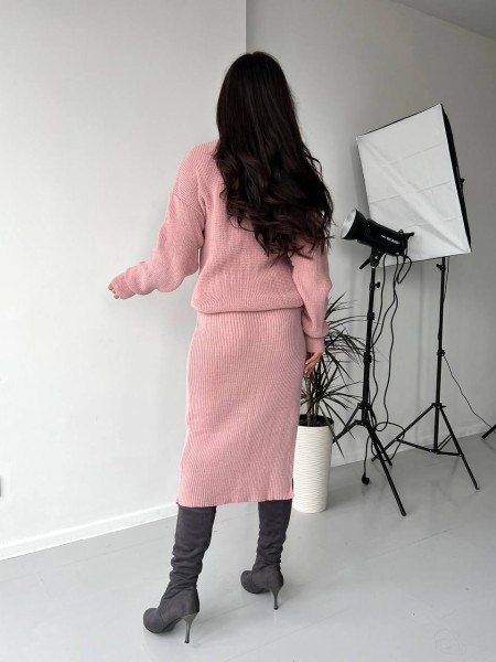 Женский теплый костюм с юбкой пудрового цвета 30420