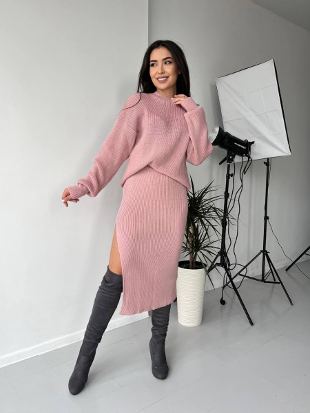 Женский теплый костюм с юбкой пудрового цвета 30420