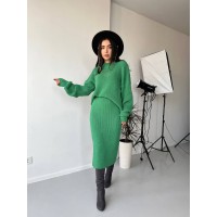 Жіночий теплий костюм зі спідницею зеленого кольору 30422