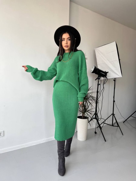 Женский теплый костюм с юбкой зеленого цвета 30422