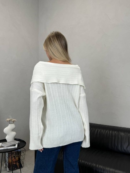 Жіночий подовжений светр-туніка молочного кольору 30471