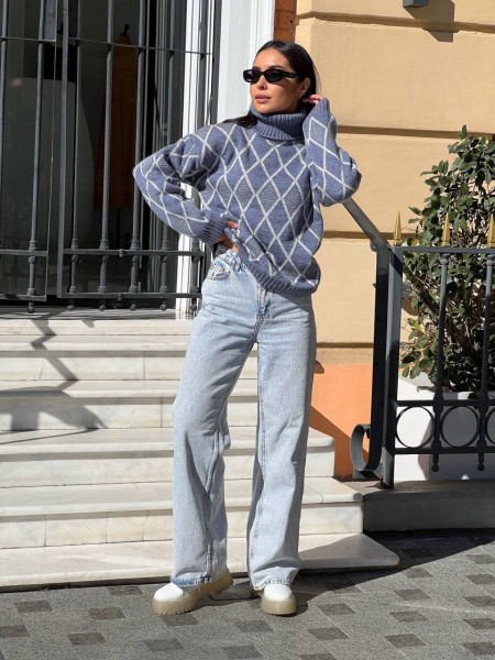 Жіночий светр із горловиною синього кольору 30481