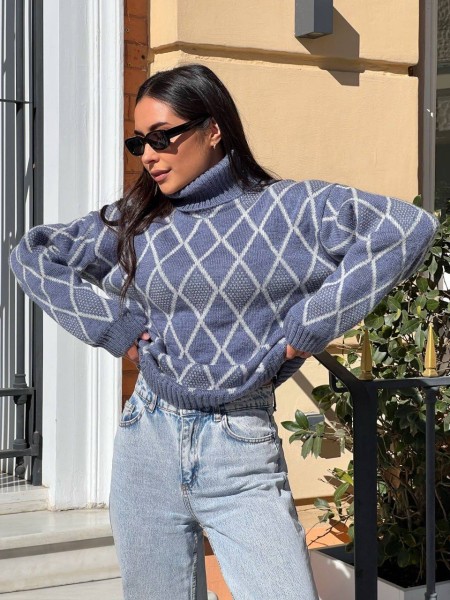 Жіночий светр із горловиною синього кольору 30481